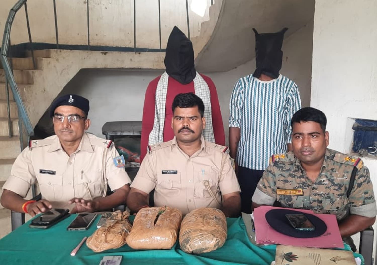 BOKARO NEWS: कसमार में दो किलो गांजा के साथ दो लोग गिरफ्तार