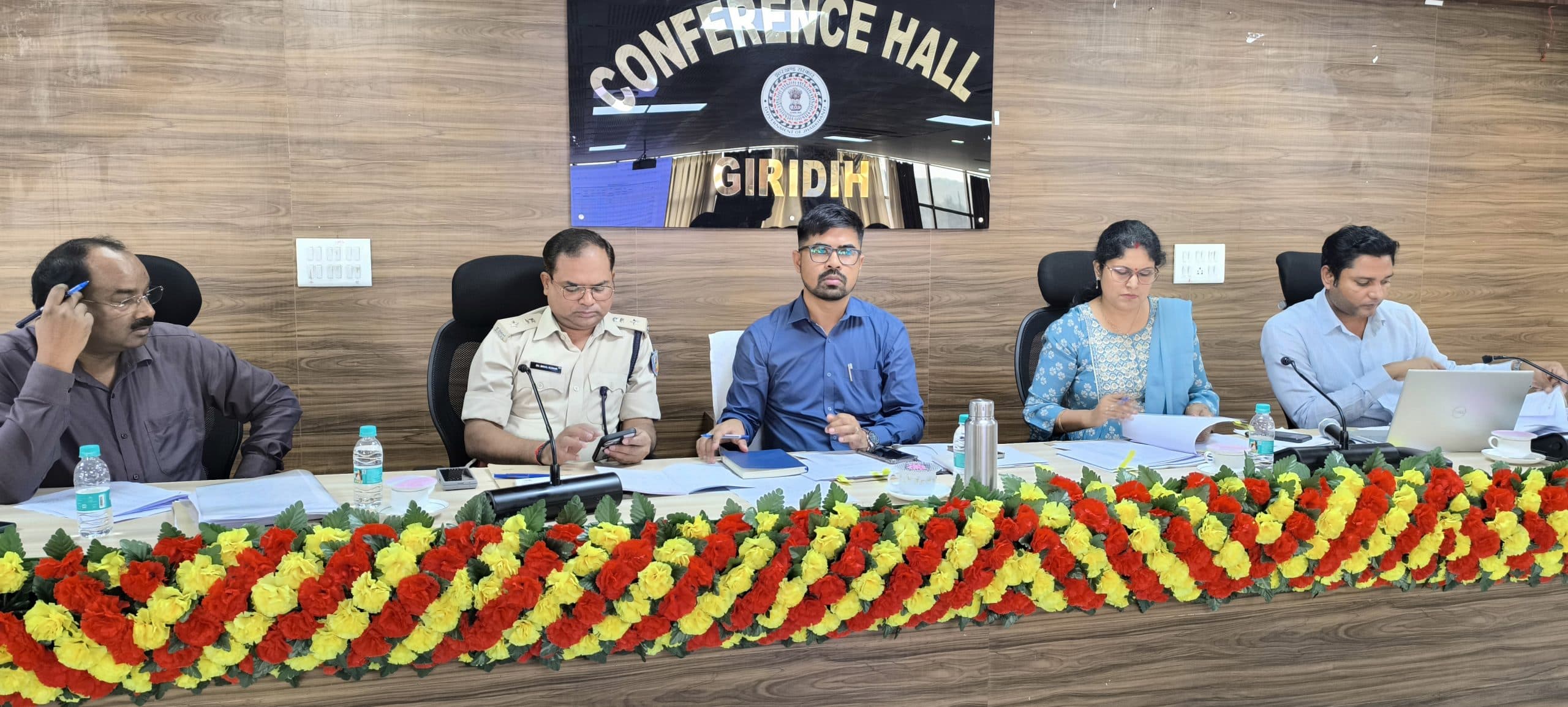 Giridih News: जिला निर्वाचन पदाधिकारी ने की एएमएफ सेल के कार्यों की समीक्षा