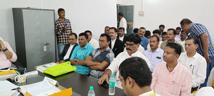 BOKARO NEWS : योगेंद्र और डॉ लंबोदर ने एक-दूसरे के नामांकन पर जतायी आपत्ति