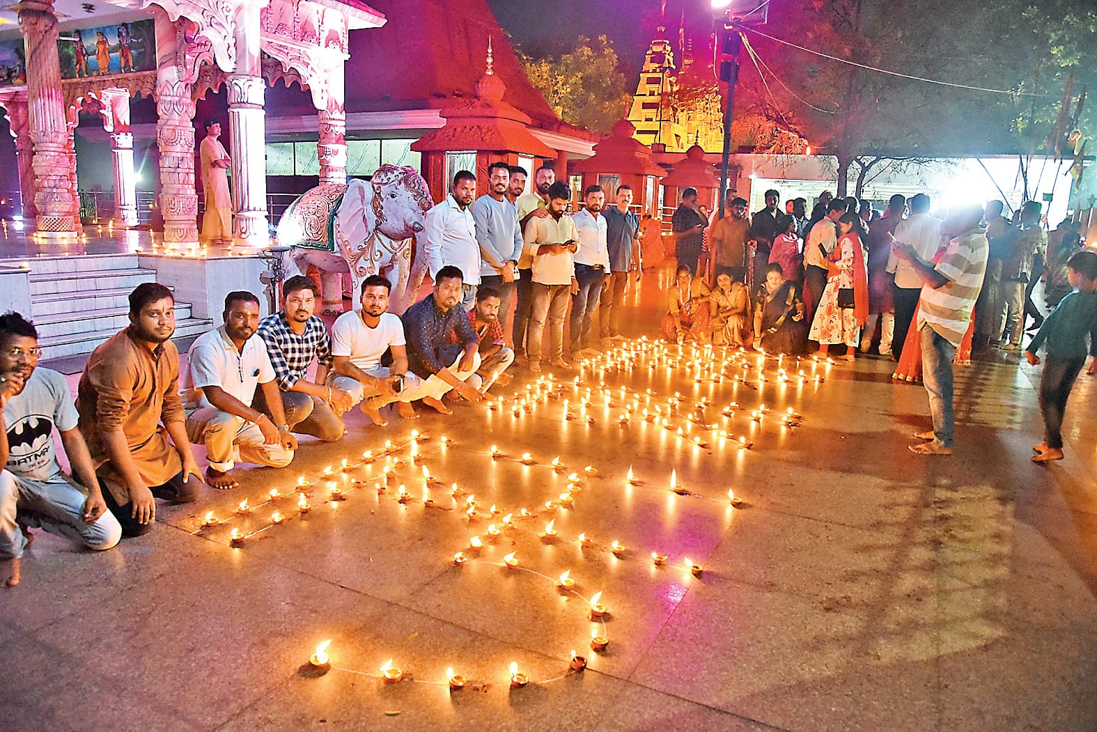 Jamshedpur News : 11 हजार दीयों से जगमगाया सिदगोड़ा का सूर्य धाम