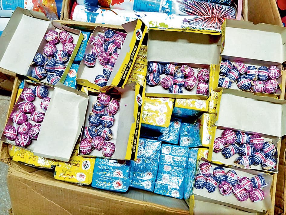 510 किलो प्रतिबंधित पटाखे जब्त, दबोचा गया आरोपी