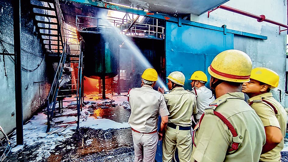 बारासात : केमिकल फैक्टरी में लगी भीषण आग, श्रमिक की मौत