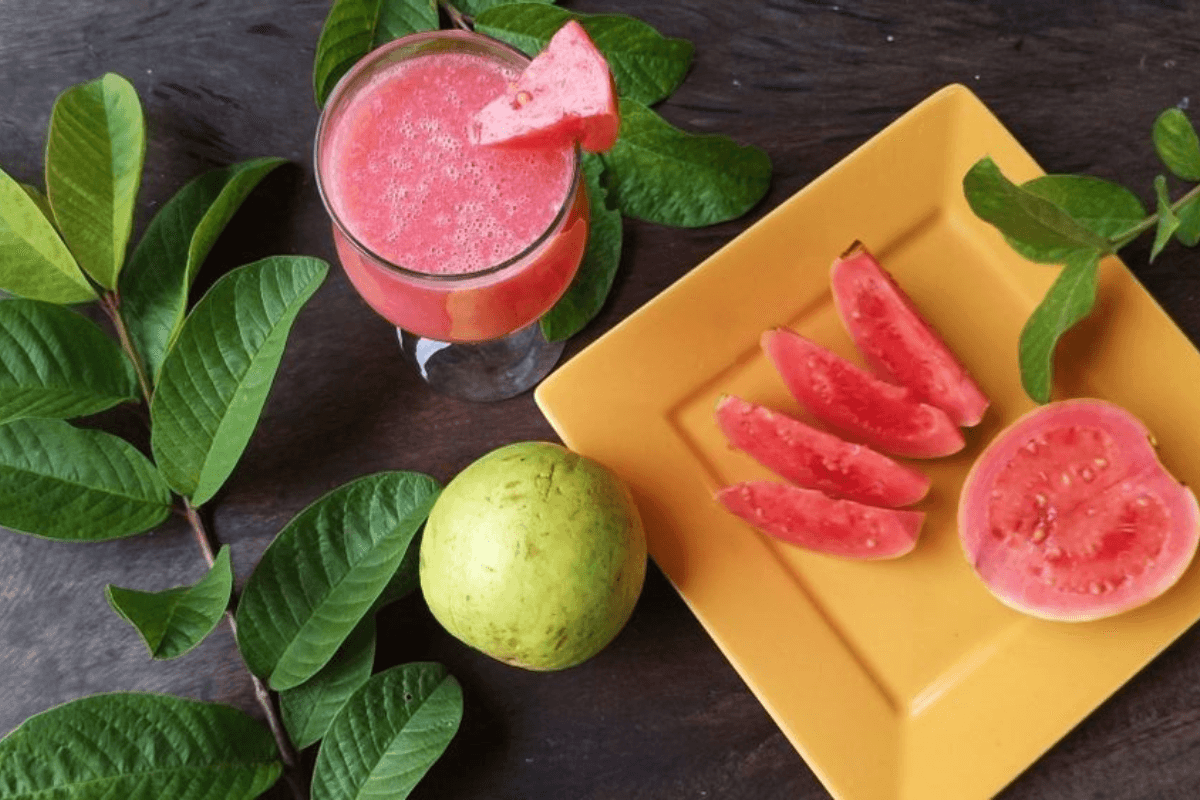 Guava Juice Recipe: ताजगी और सेहत से भरपूर होता है अमरूद का जूस