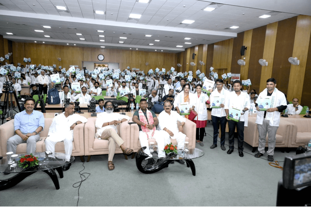 सीएम हेमंत सोरेन ने बांटा नियुक्ति पत्र, वीडियो कॉन्फ्रेंसिंग के जरिये की मुंबई में किया झारखंड भवन का शिलान्यास  