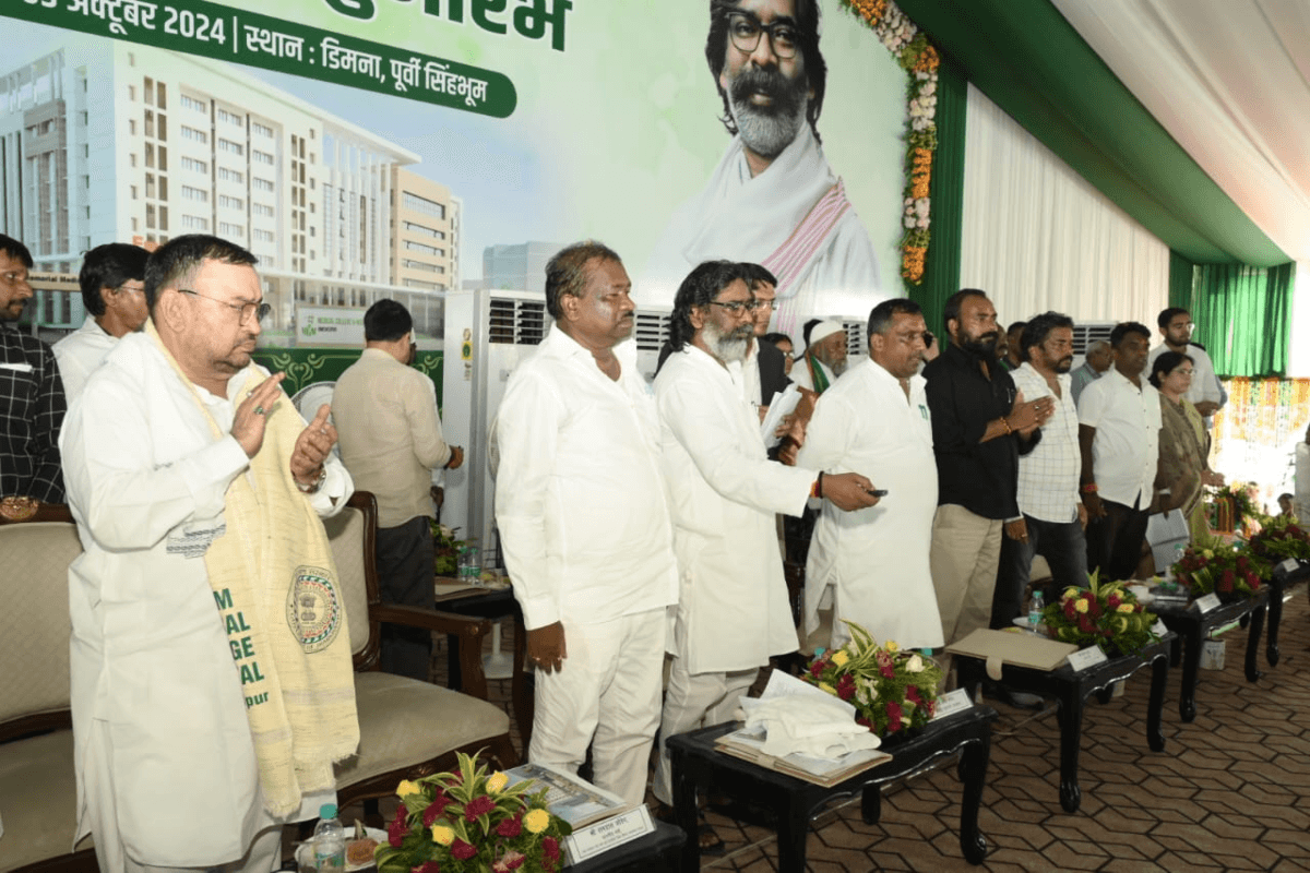 Hemant Soren Gift: सीएम हेमंत सोरेन ने दुर्गा पूजा में कोल्हान को दिया 500 बेड वाले अस्पताल का तोहफा