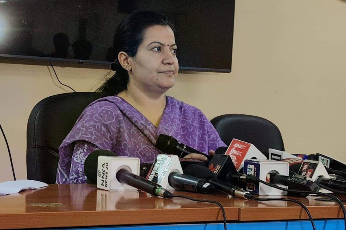 Jharkhand Elections: पहले दिन तीन लोगों ने दाखिल किया नामांकन, आचार संहिता लागू होने से अबतक इतने की हुई जब्ती