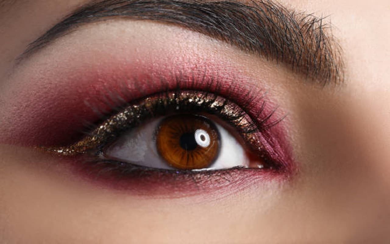 Karwa Chauth Eye Makeup: करवा चौथ पर आपकी आंखों को आकर्षक बनाएंगे ये आई मेकअप