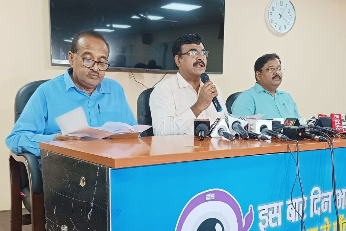 पत्रकारों को संबोधित करते सीईओ के रवि कुमार पत्रकारों को संबोधित करते सीईओ के रवि कुमार