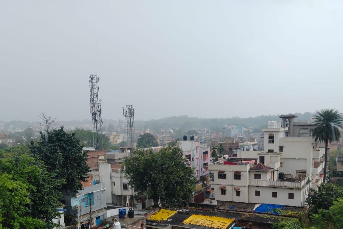 Jharkhand Weather: धनतेरस पर झारखंड में बदला मौसम का मिजाज, रांची में झमाझम बारिश