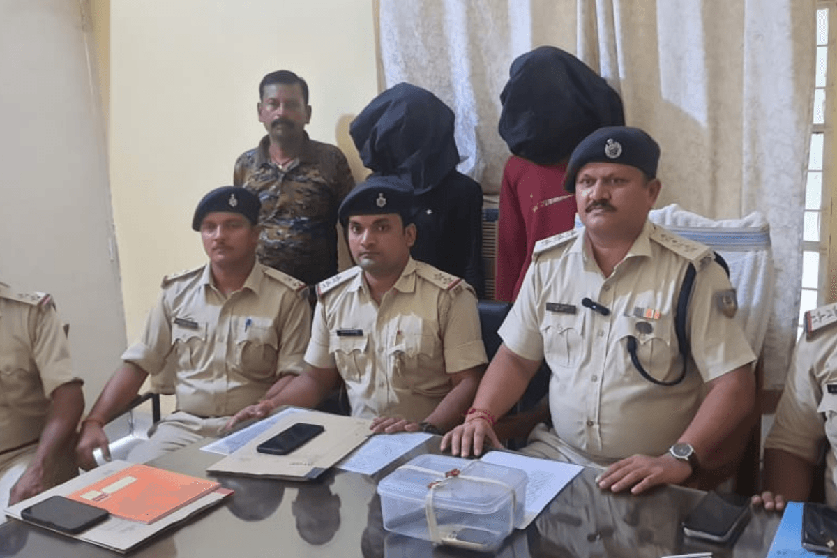 Sahibganj News: विधानसभा चुनाव से पहले पुलिस की बड़ी कार्रवाई, दो लोगों को हथियार के साथ किया गिरफ्तार