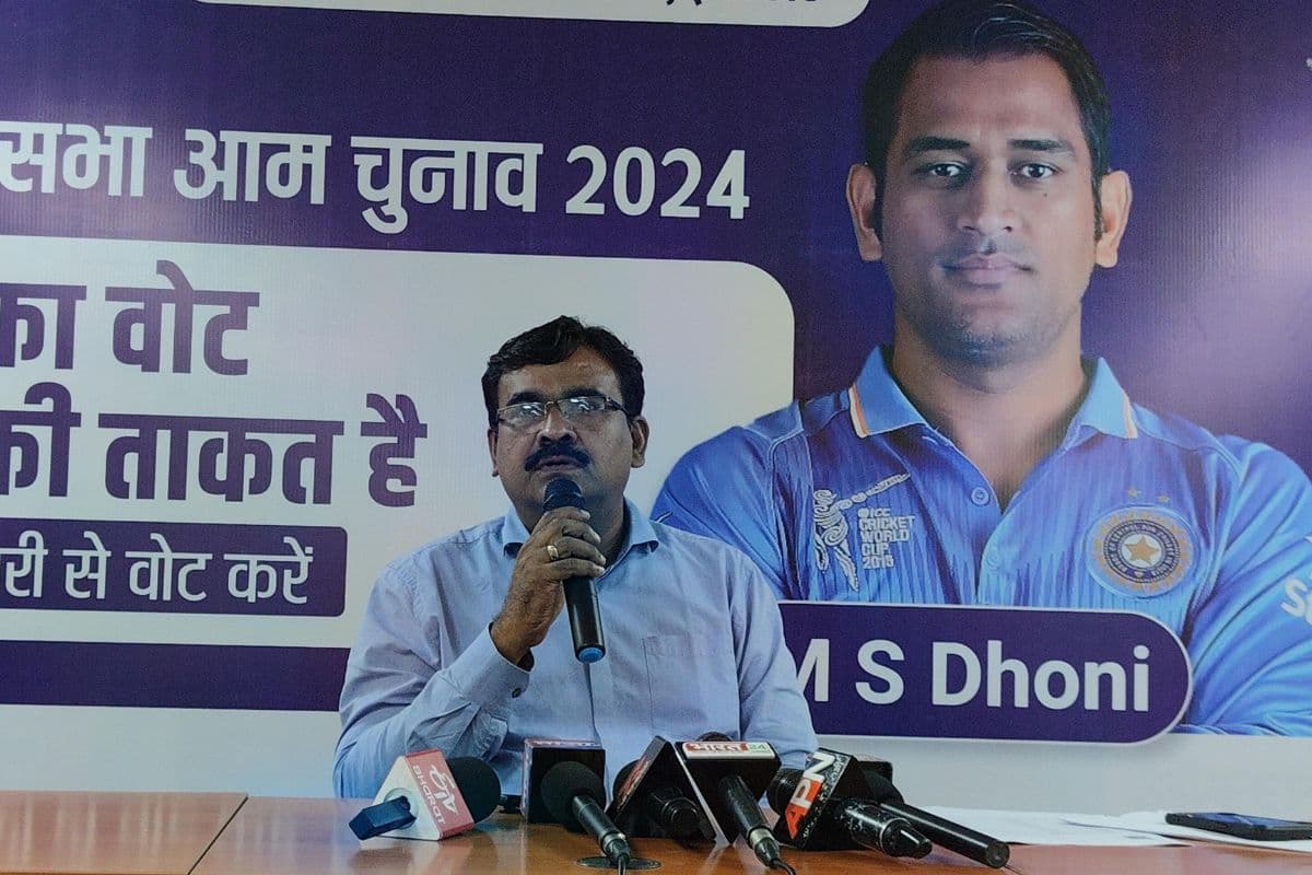 प्रेस वार्ता में जानकारी देते सीईओ के रवि कुमार प्रेस वार्ता में जानकारी देते सीईओ के रवि कुमार