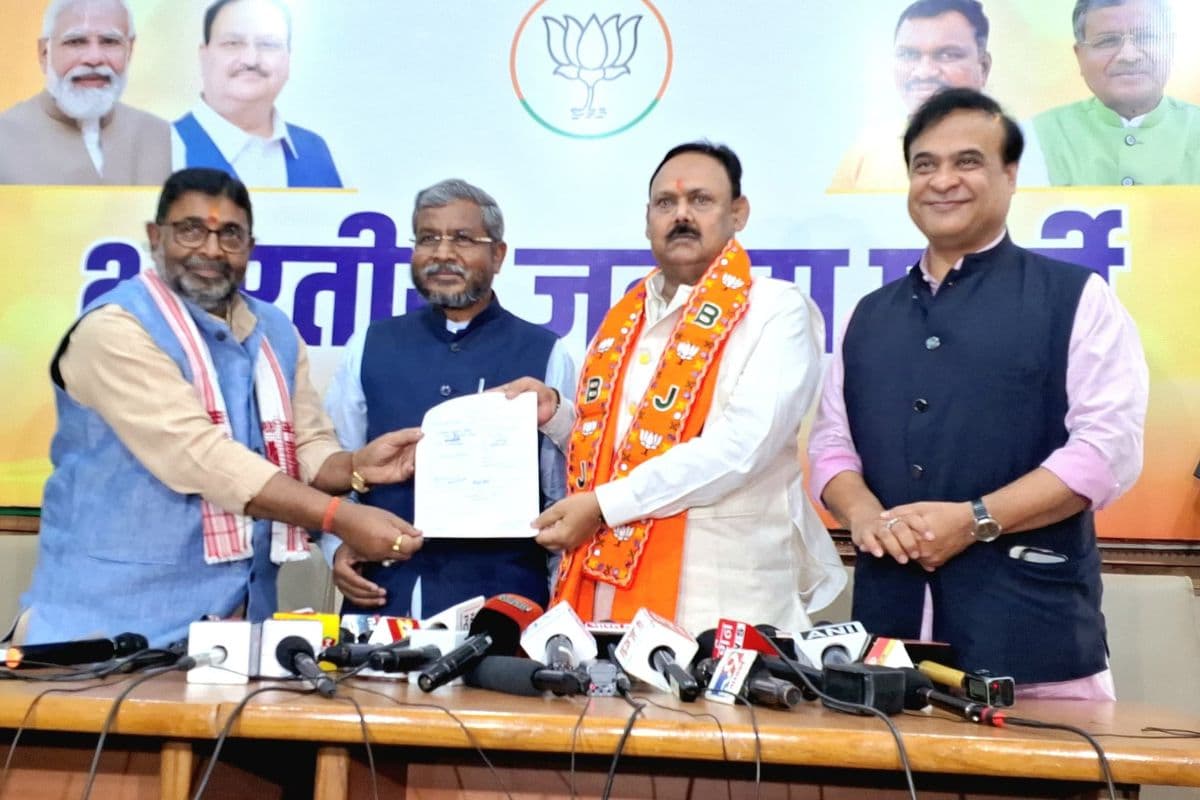 Jharkhand Politics: झारखंड विधानसभा चुनाव से पहले NCP विधायक कमलेश सिंह ने थामा बीजेपी का दामन