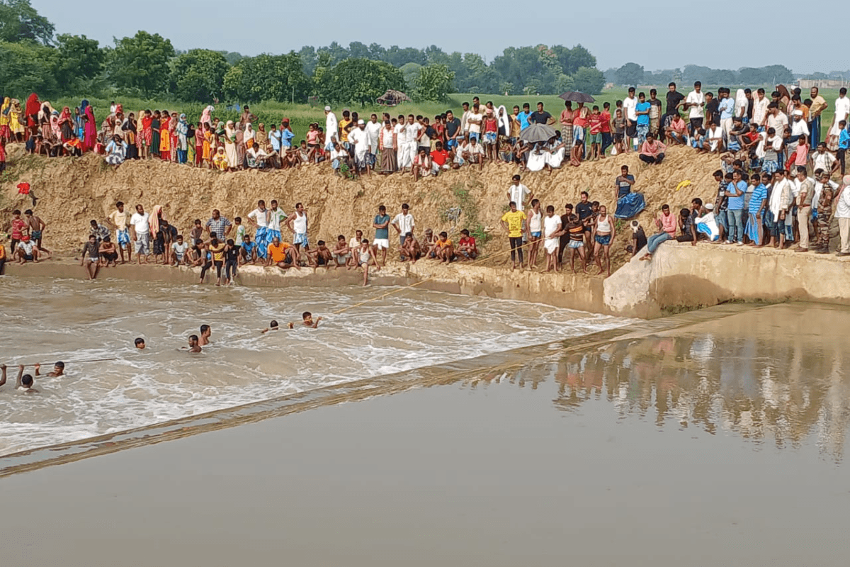 Godda News: चेक डैम में नहाने गए दो दोस्तों की डूबने से मौत, तीसरा बाल-बाल बचा