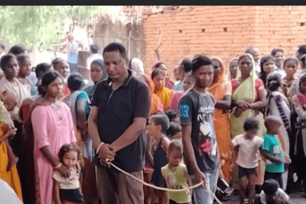 गोड्डा में पुलिसकर्मी को 27 घंटो तक ग्रामीणों ने बनाया बंधक, 2 लाख भी वसूलने के बाद छोड़ा