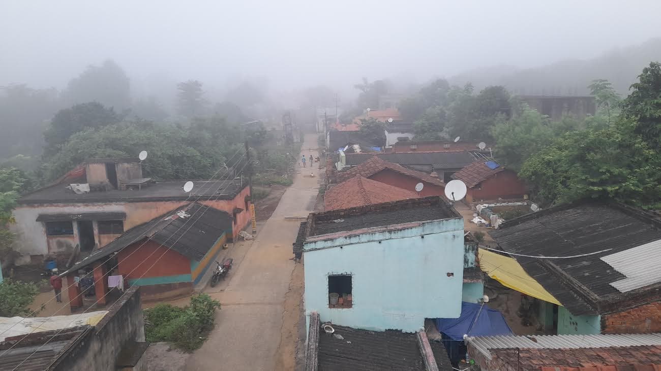 Jamshedpur News : ठंडी ने दस्तक दे दी है, सुबह के समय अत्यधिक कुहासा छाने लगा है