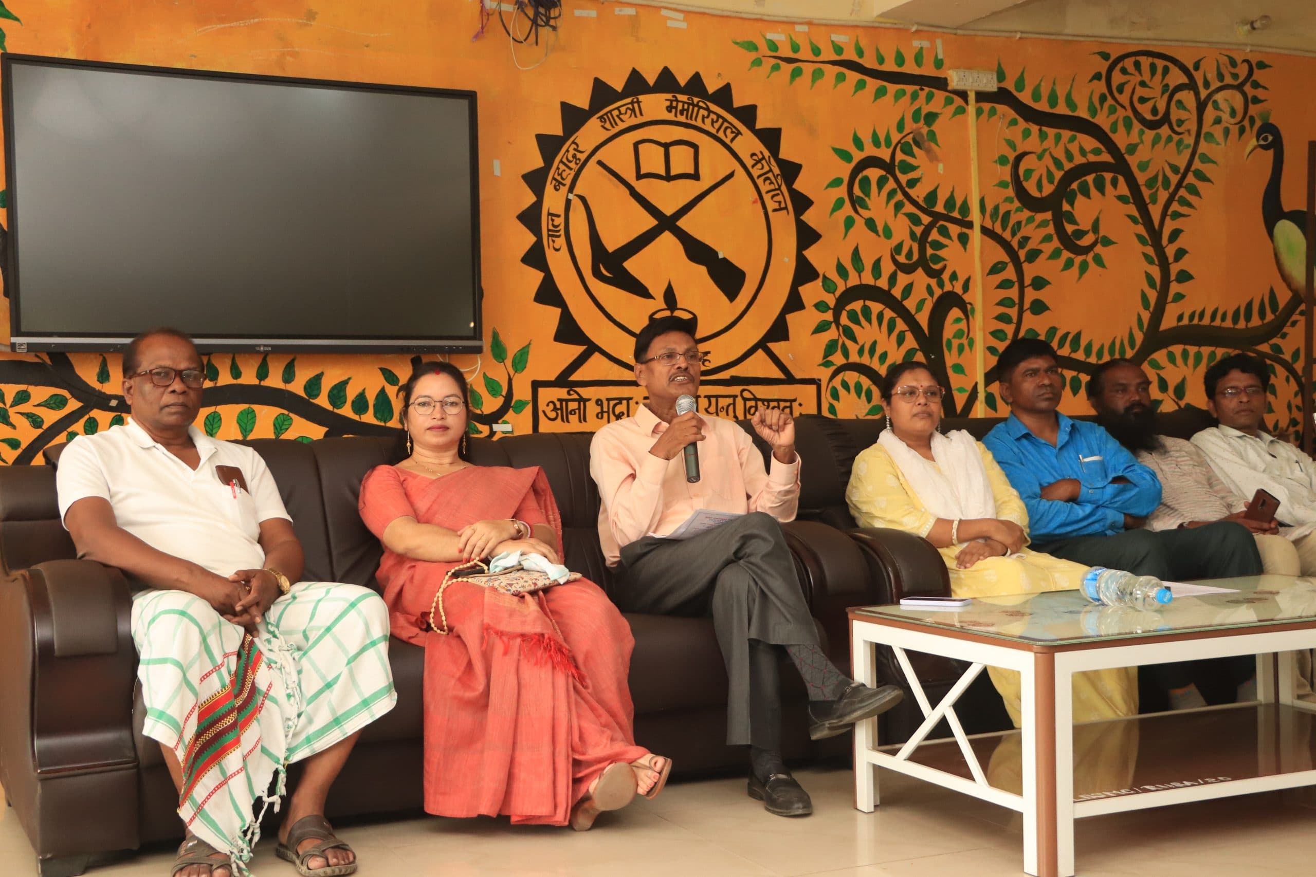 Jamshedpur News : एलबीएसएम में भारत के शैक्षणिक विकास में संताली मातृभाषा का योगदान पर दो दिवसीय राष्ट्रीय सेमिनार