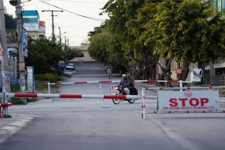 Lockdown in Pakistan: 12 से 16 अक्टूबर तक लॉकडाउन, स्कूल-कॉलेज बंद, शादी पर रोक, जानिए क्यों