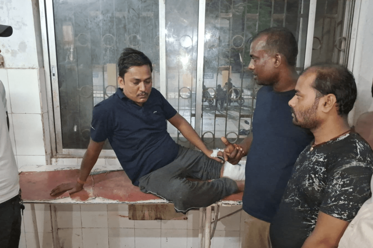 Muzaffarpur News: बदमाशों ने दुकानदार के पैर में मारी गोली, 8 लाख लूटे