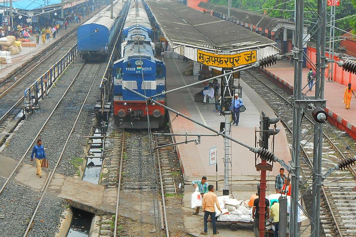बांद्रा रेलवे स्टेशन पर भगदड़ के बाद रेलवे ने लिया सबक, मुजफ्फरपुर जंक्शन पर भीड़ नियंत्रण के लिए उठाए सख्त कदम