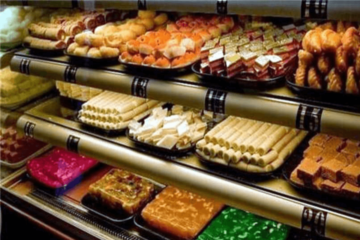 Muzaffarpur News: दिवाली से पहले मिठाइयों के दुकान में फूड सेफ्टी विभाग ने की छापेमारी, बेसन व कलाकंद के लिए सैंपल