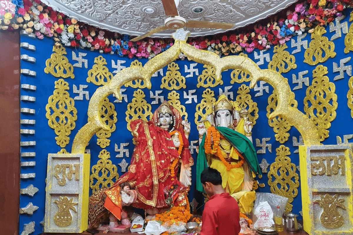 Muzaffarpur News: जिले में है लक्ष्मी-गणेश का चमत्कारी मंदिर, दिपावली पर लगती है हजारों की भीड़
