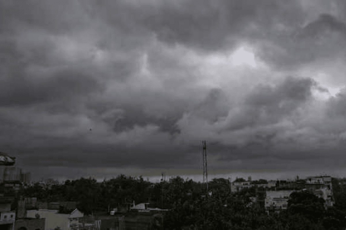 Jharkhand Weather: झारखंड में बारिश के आसार, बढ़ेगी ठंड, जानें शनिवार को कैसा रहेगा मौसम