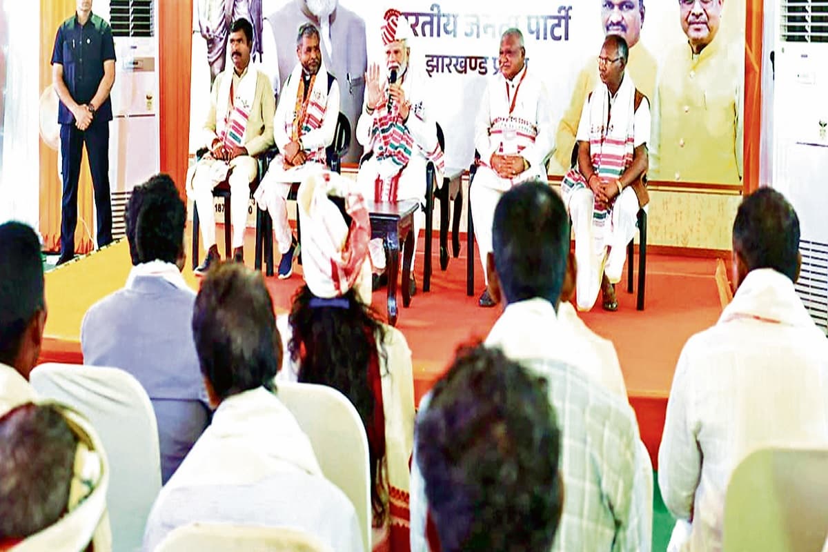 PM Modi ने आदिवासी समुदाय के साथ किया सीधा संवाद, बोले- खत्म नहीं होगा आरक्षण, दुष्प्रचार से सचेत रहें