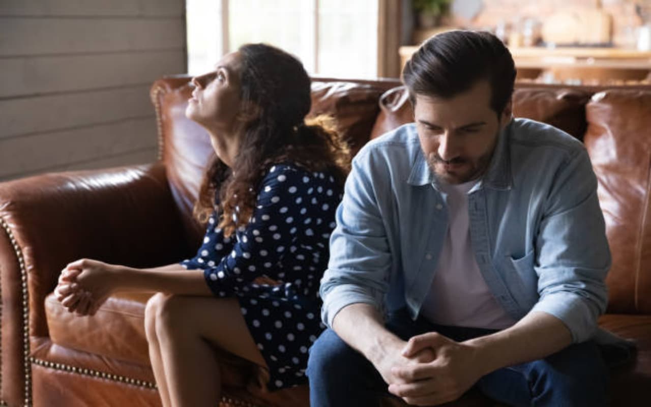 Relationship Tips: रिलेशनशिप में होने के बावजूद महसूस कर रहे हैं अकेला? क्या है कारण? Relationship Tips: रिलेशनशिप में होने के बावजूद महसूस कर रहे हैं अकेला? क्या है कारण?