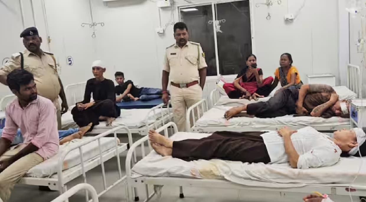 Road Accident: पटना से गया जा रही बौद्ध भिक्षुओं की बस पलटी, हादसे में 8 घायल