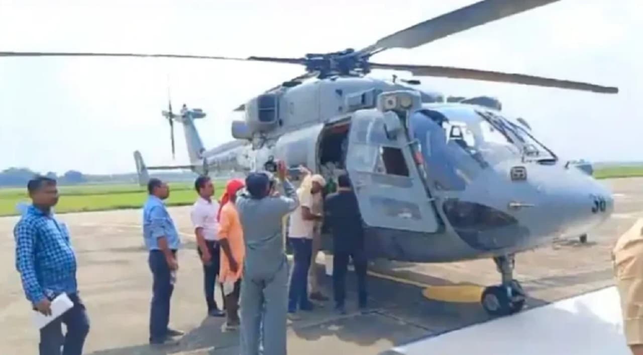Bihar Flood: बाढ़ग्रस्त इलाकों में एयरफोर्स ने संभाला मोर्चा, हेलीकॉप्टर से शुरू हुई फूड पैकेट्स की एयर ड्रॉपिंग