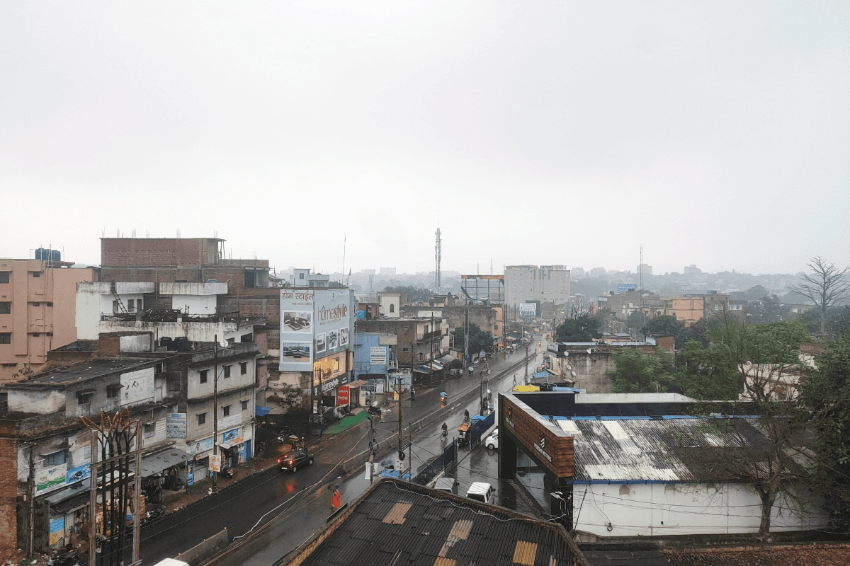 Jharkhand Weather: बारिश ने दुर्गा पूजा में किया लोगों का मूड खराब, जानें दशहरे तक कैसा रहेगा मौसम का हाल