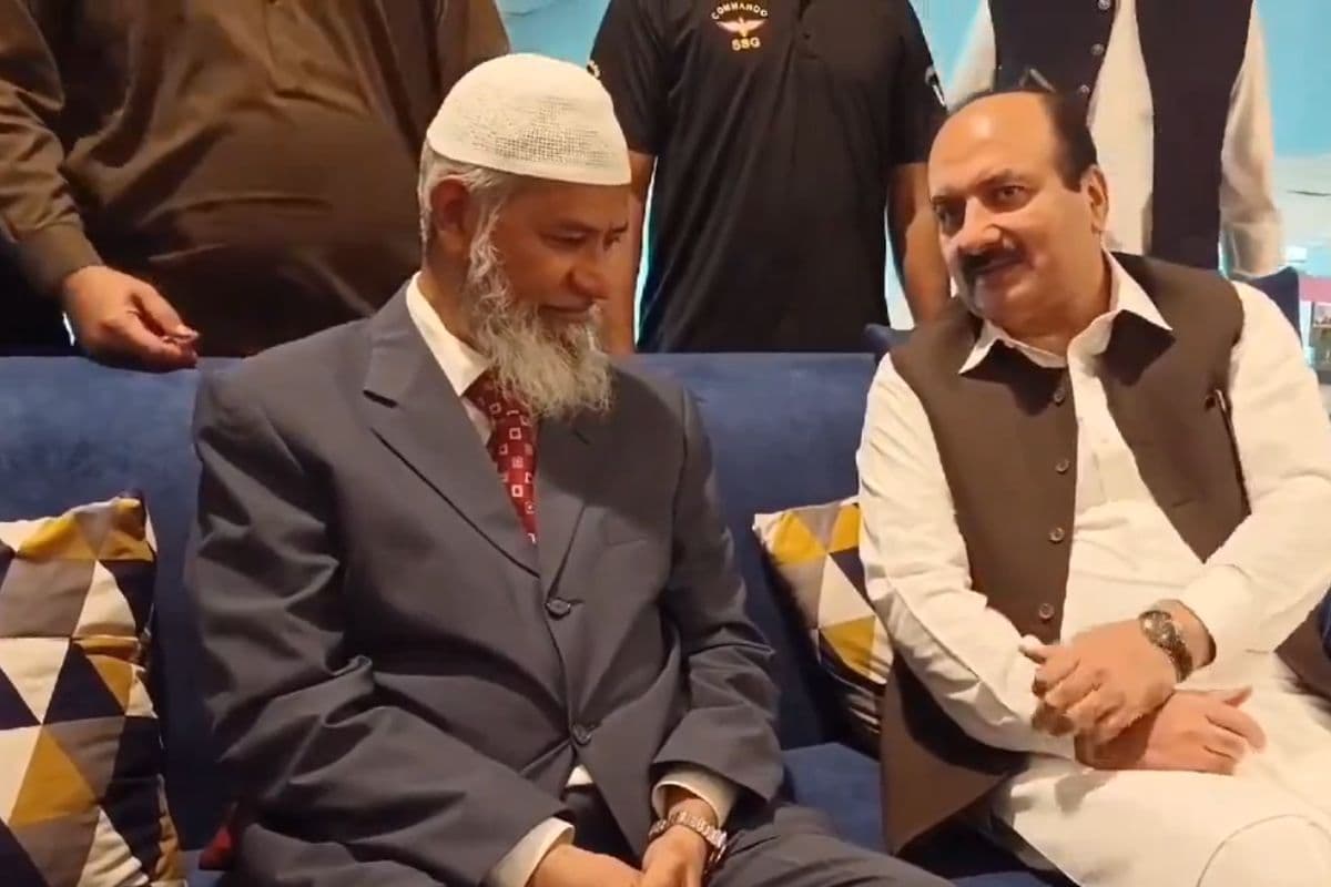 Zakir Naik ने भारत और गोमांस पर दिया बड़ा बयान, पाकिस्तान ने माथा चूम कर किया स्वागत