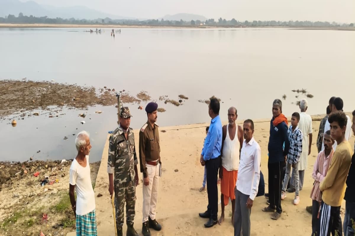Garhwa News: कोयल नदी में नहाने गए तीन बच्चे डूबे, अब तक नहीं मिला शव