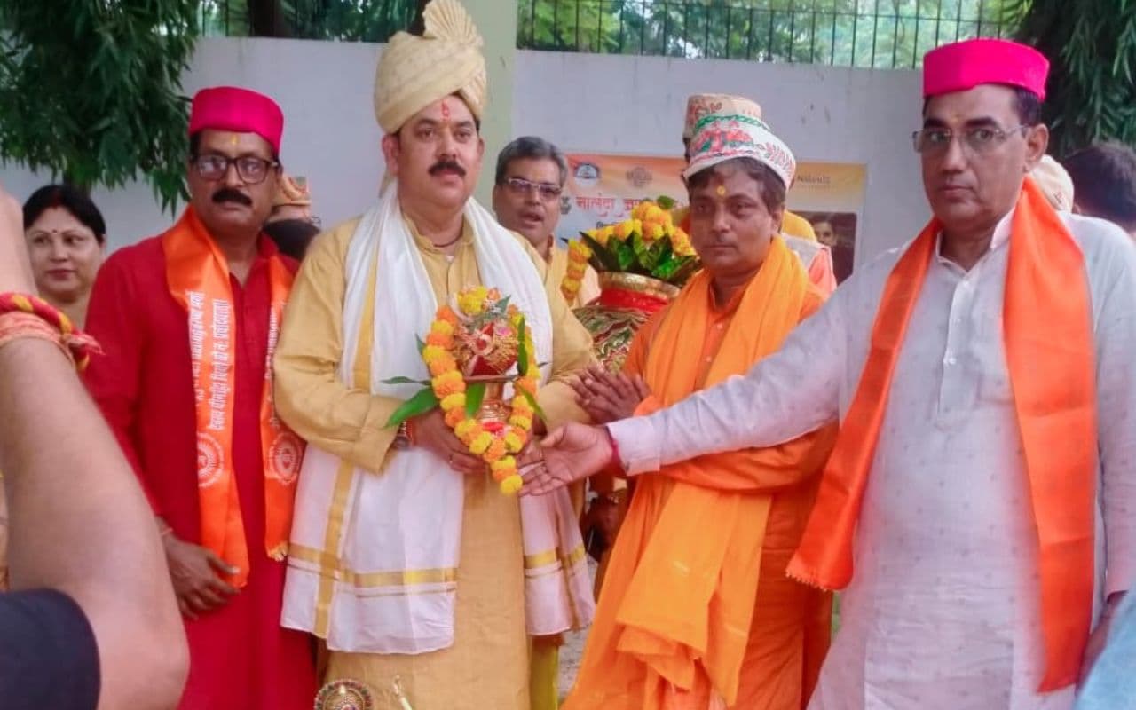 मुजफ्फरपुर के BRABU से निकली भव्य कलश रथ यात्रा, मां जानकी जन्मस्थली से जल और मिट्टी लेकर पहुंचेगी राजगीर