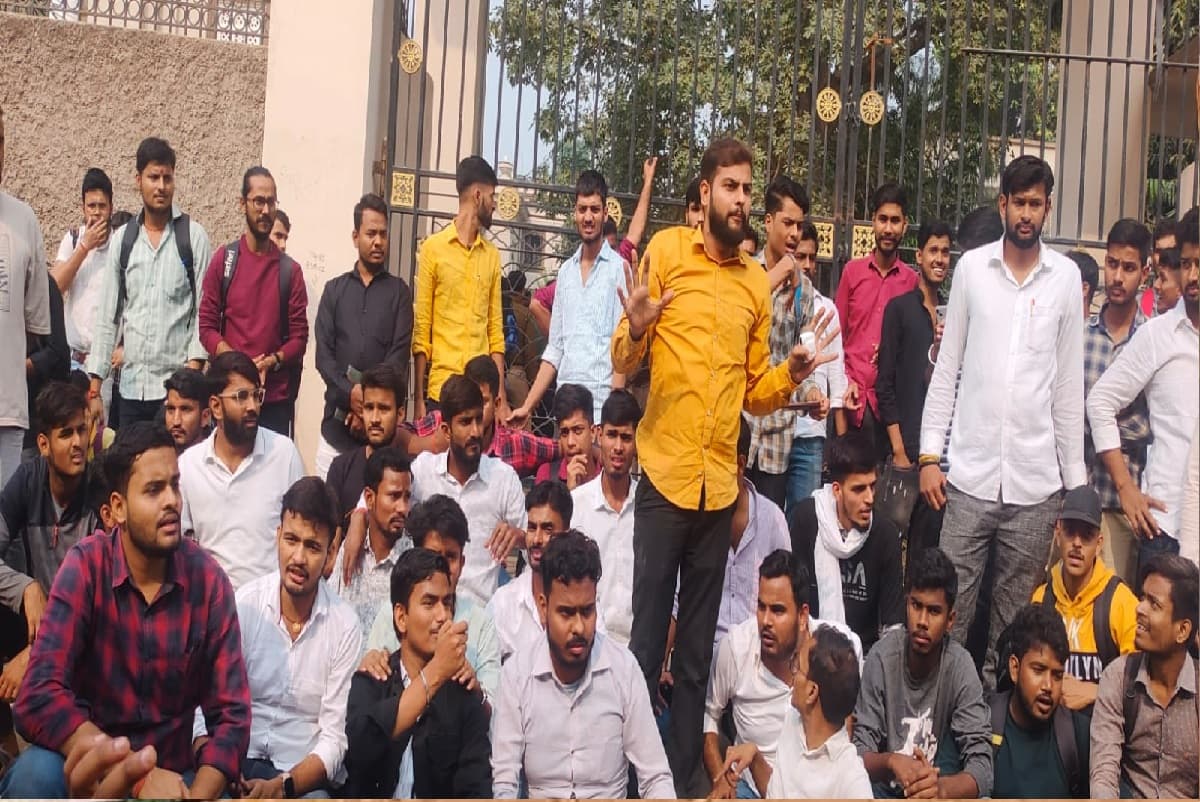 पटना यूनिवर्सिटी के छात्रों पर लाठीचार्ज, विरोध में  परीक्षाएं स्थगित, पढ़िए क्या बोले स्टूडेंट्स