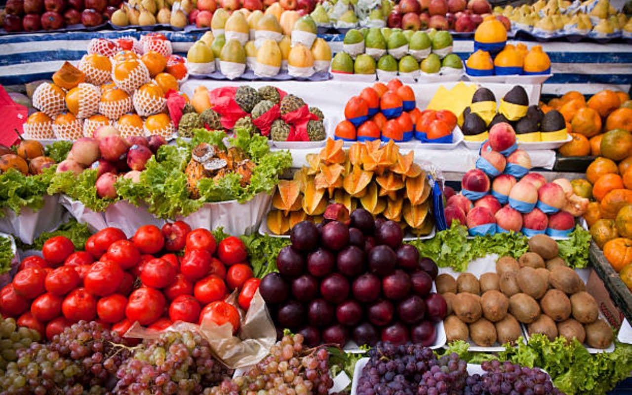 Chhath Puja 2024: हाजीपुरिया केला, असम के अनानास और कश्मीर के सेब सूप में रख अर्घ्य देंगे छठव्रती, फल मंडी में विशेष तैयारियां