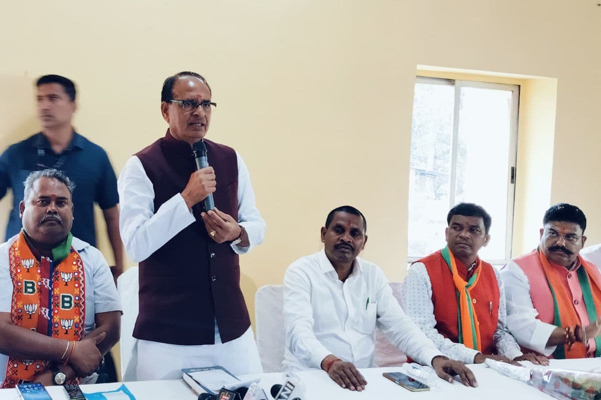 Jharkhand Election 2024: 'बांग्लादेशी घुसपैठियों को झारखंड से करेंगे बाहर' हेमंत सरकार पर जमकर बरसे शिवराज सिंह चौहान