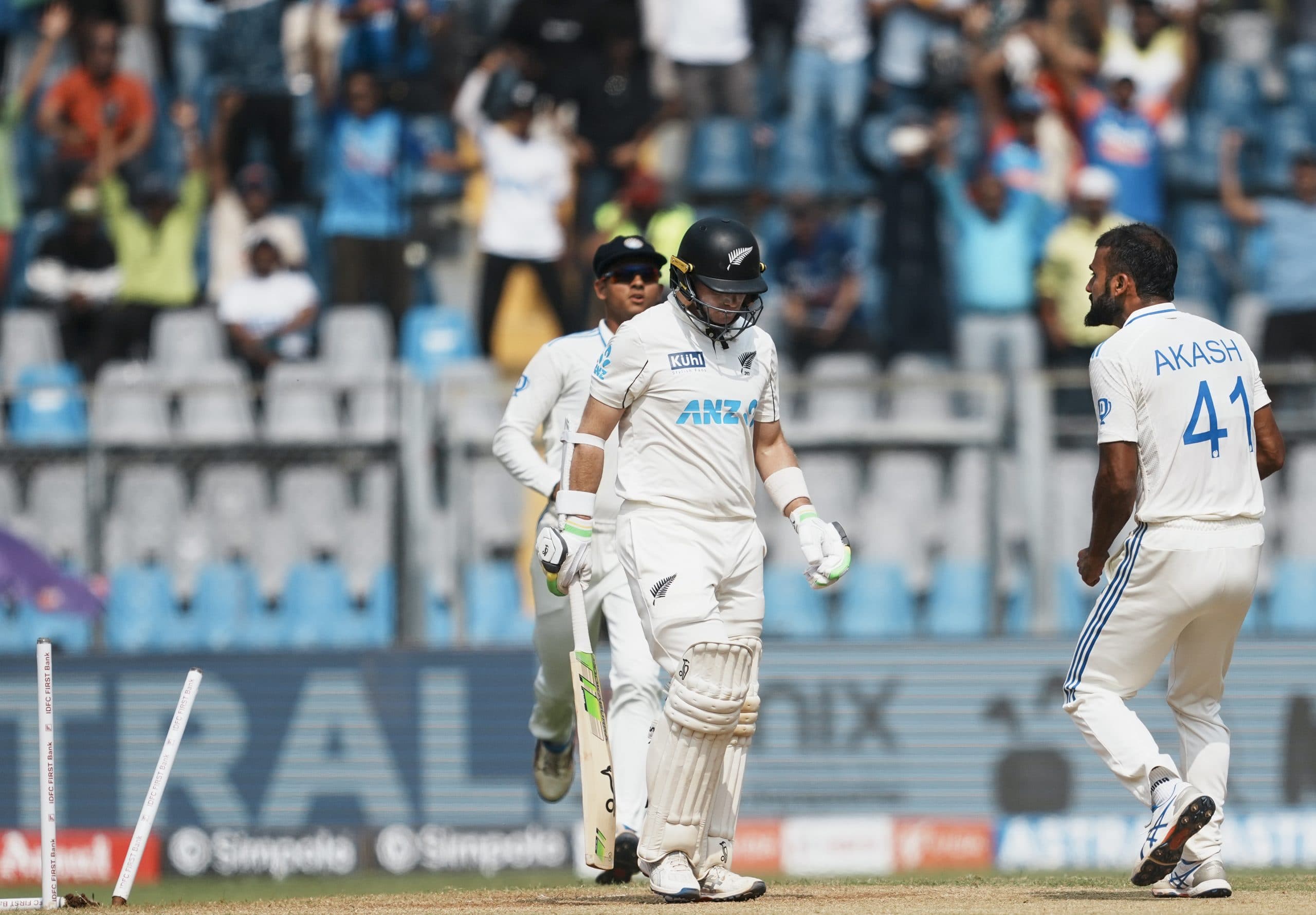 IND vs NZ: आकाश दीप ने न्यूजीलैंड के कप्तान का उखाड़ दिया स्टंप, देखें वीडियो