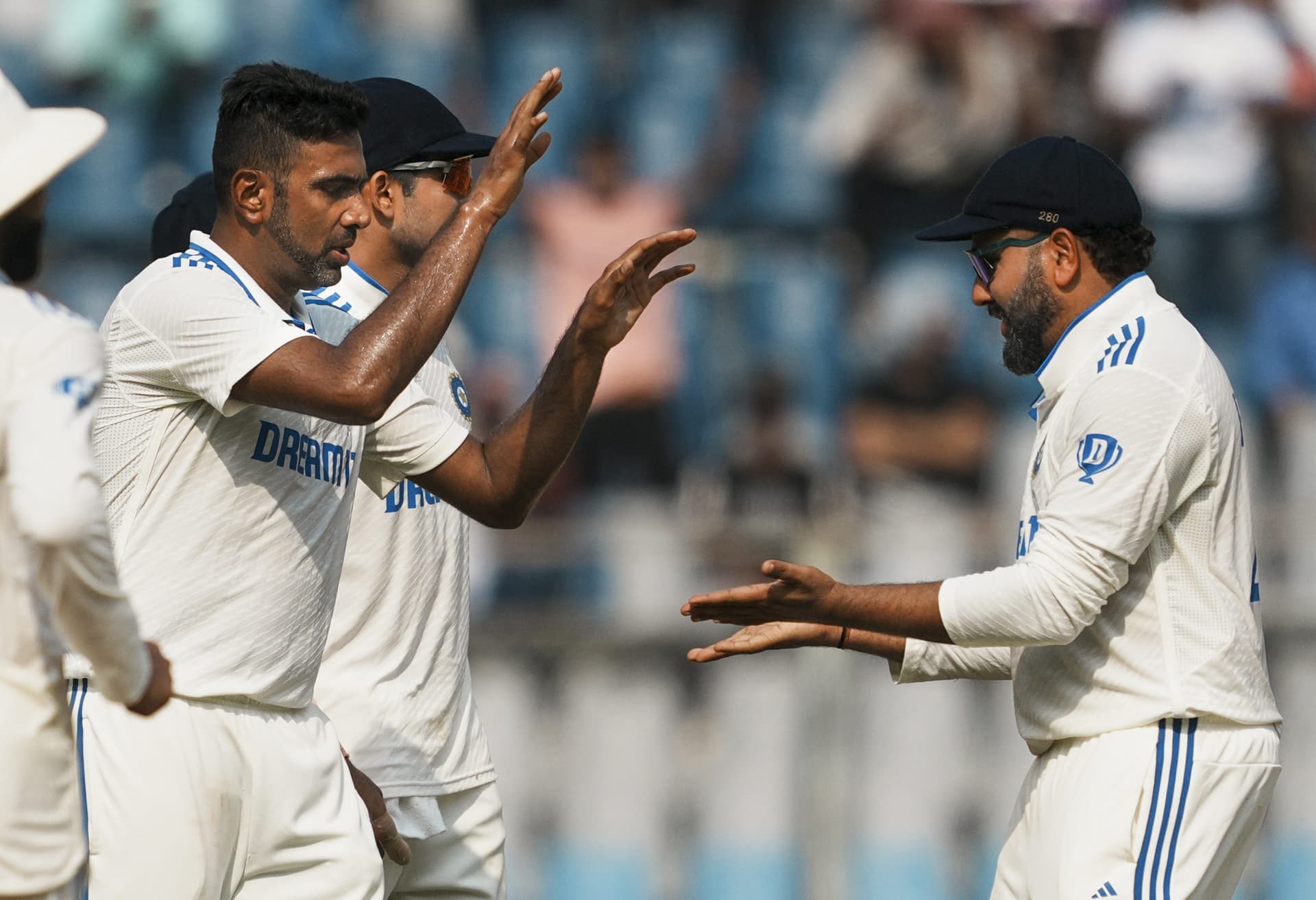 IND vs NZ: रोहित ने पहले नहीं मानी अश्विन की सलाह, जब मानी तो कीवी टीम हो गई ढेर