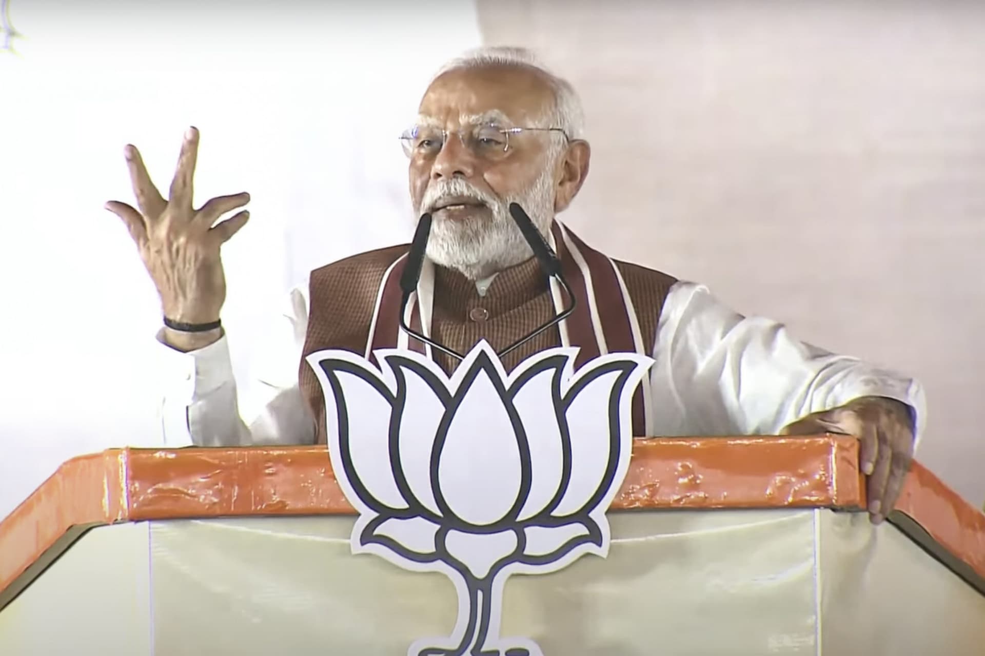Jharkhand Election 2024: देवघर में गरजे पीएम मोदी, कहा- झारखंड में रोटी-बेटी-माटी की सुरक्षा सबसे अहम मुद्दा, भाषण की 10 बड़ी बातें