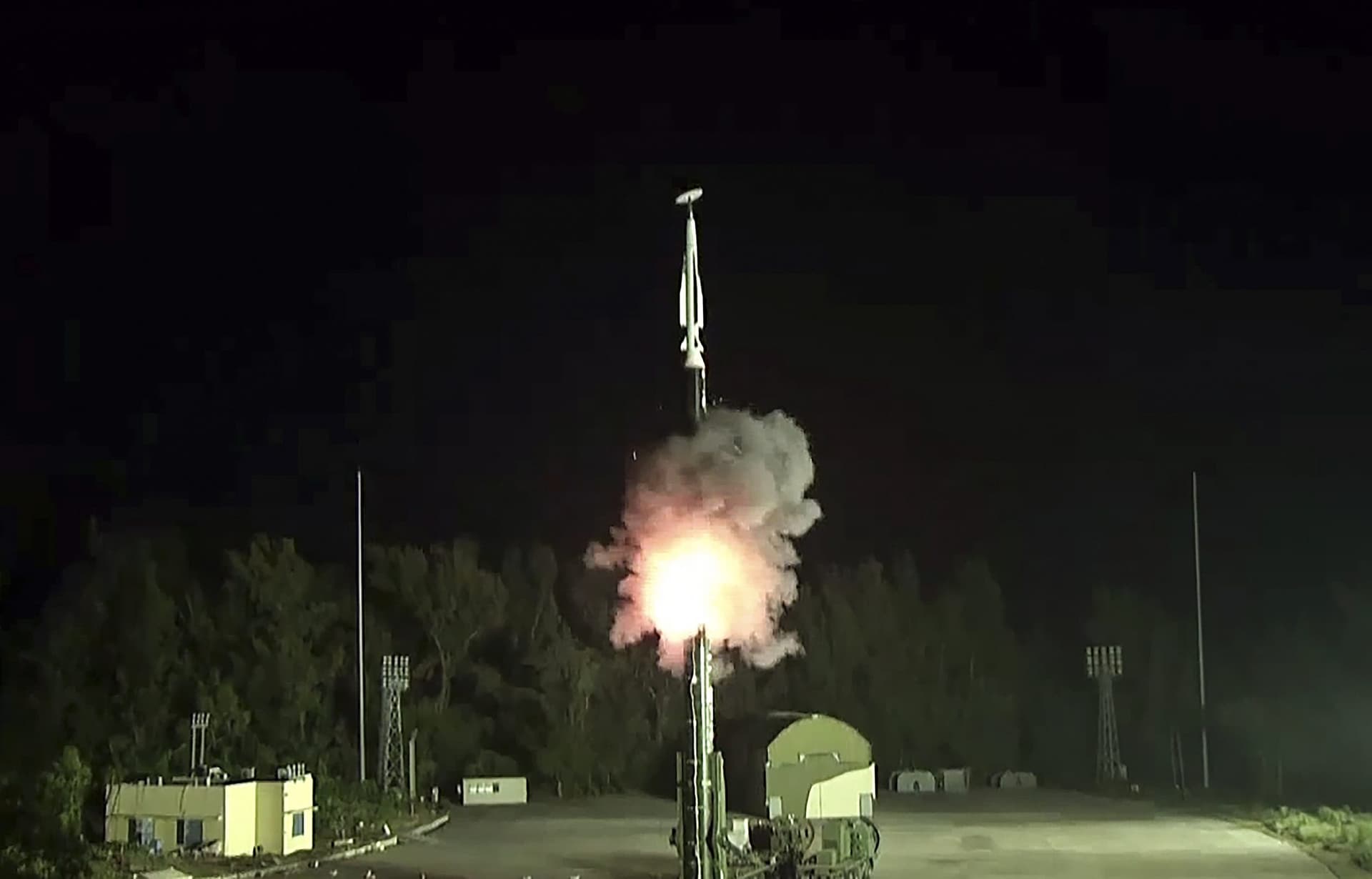 Hypersonic Missile: भारत की हाइपरसोनिक मिसाइल देख हिल गया चीन और पाकिस्तान, दुनिया में बढ़ी धाक
