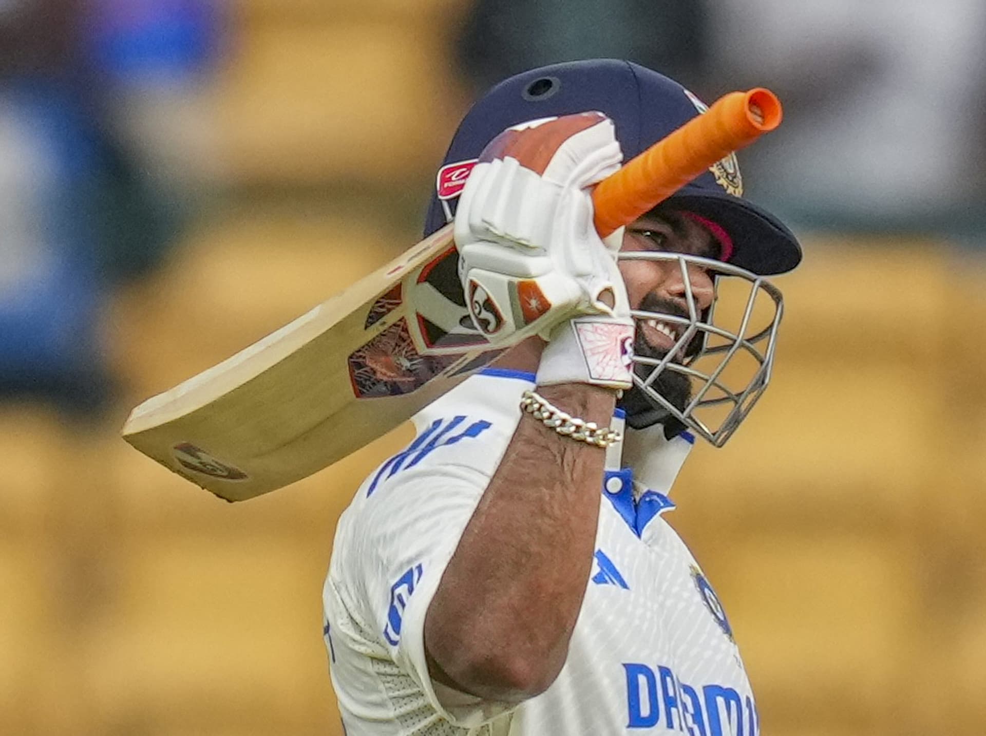 IND vs NZ: 'जब ऋषभ पंत क्रीज पर होते हैं, तो हर कोई डर जाता है', एजाज पटेल का खुलासा