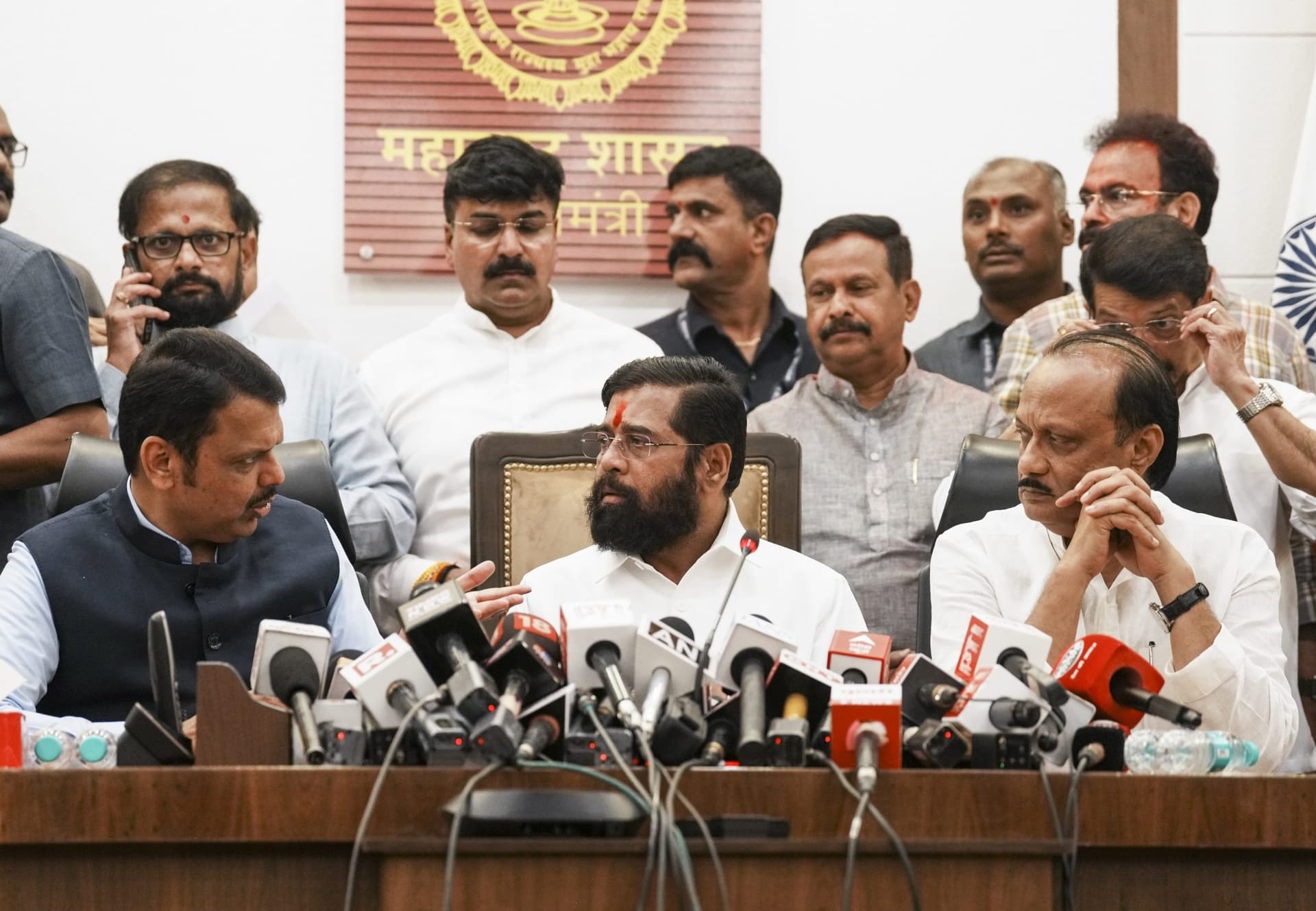 Maharashtra New CM: कौन बनेगा महाराष्ट्र का अगला मुख्यमंत्री? रेस में ये नाम सबसे आगे