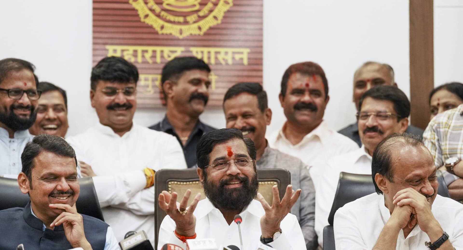 Maharashtra News: ‘एकनाथ शिंदे केंद्र में नहीं बनेंगे मंत्री’, डिप्टी सीएम पद पर भी असमंजस! शिवसेना नेता का आया बड़ा बयान