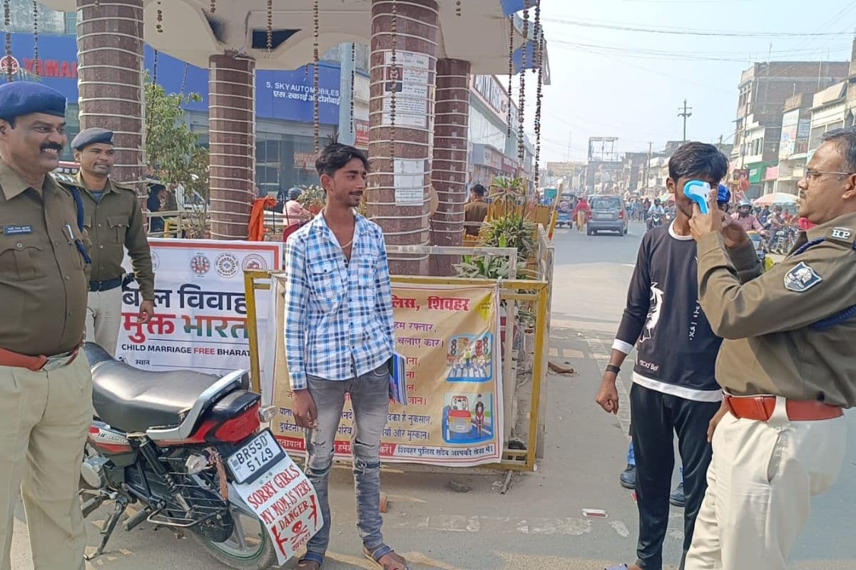 ‘सॉरी गर्ल्स माई मॉम इज वेरी डेंजरस’ बाइक पर लिखवाना पड़ा भारी, DSP ने खुद काटा 1500 का चालान ‘सॉरी गर्ल्स माई मॉम इज वेरी डेंजरस’ बाइक पर लिखवाना पड़ा भारी, DSP ने खुद काटा 1500 का चालान