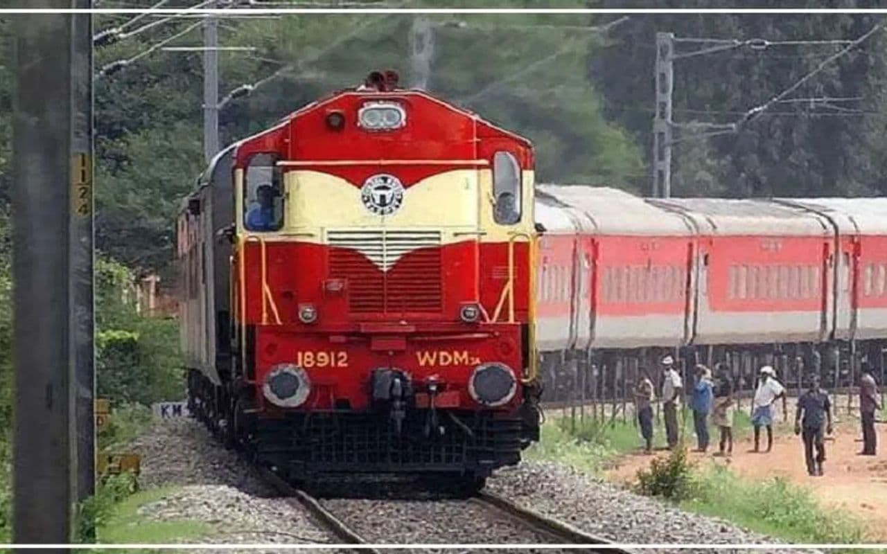 Bihar: इस स्टेशन से दिल्ली, मुंबई, कोलकाता के लिए चल रही 65 स्पेशल ट्रेनें, जरूतमंदों के लिए खाने की व्यवस्था Bihar: इस स्टेशन से दिल्ली, मुंबई, कोलकाता के लिए चल रही 65 स्पेशल ट्रेनें, जरूतमंदों के लिए खाने की व्यवस्था