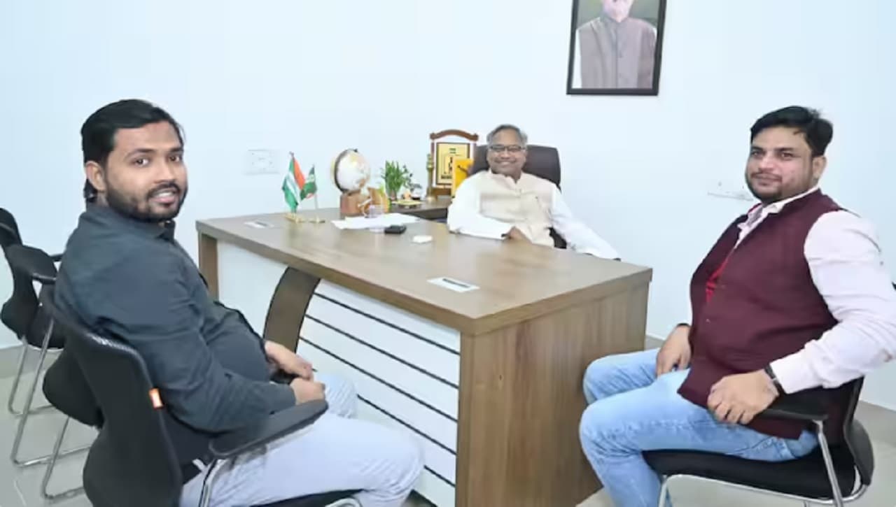 रहमान सर ने थामा जनसुराज का दामन तो खान सर पहुंचे जदयू नेता के घर, इस मुद्दे पर हुई चर्चा