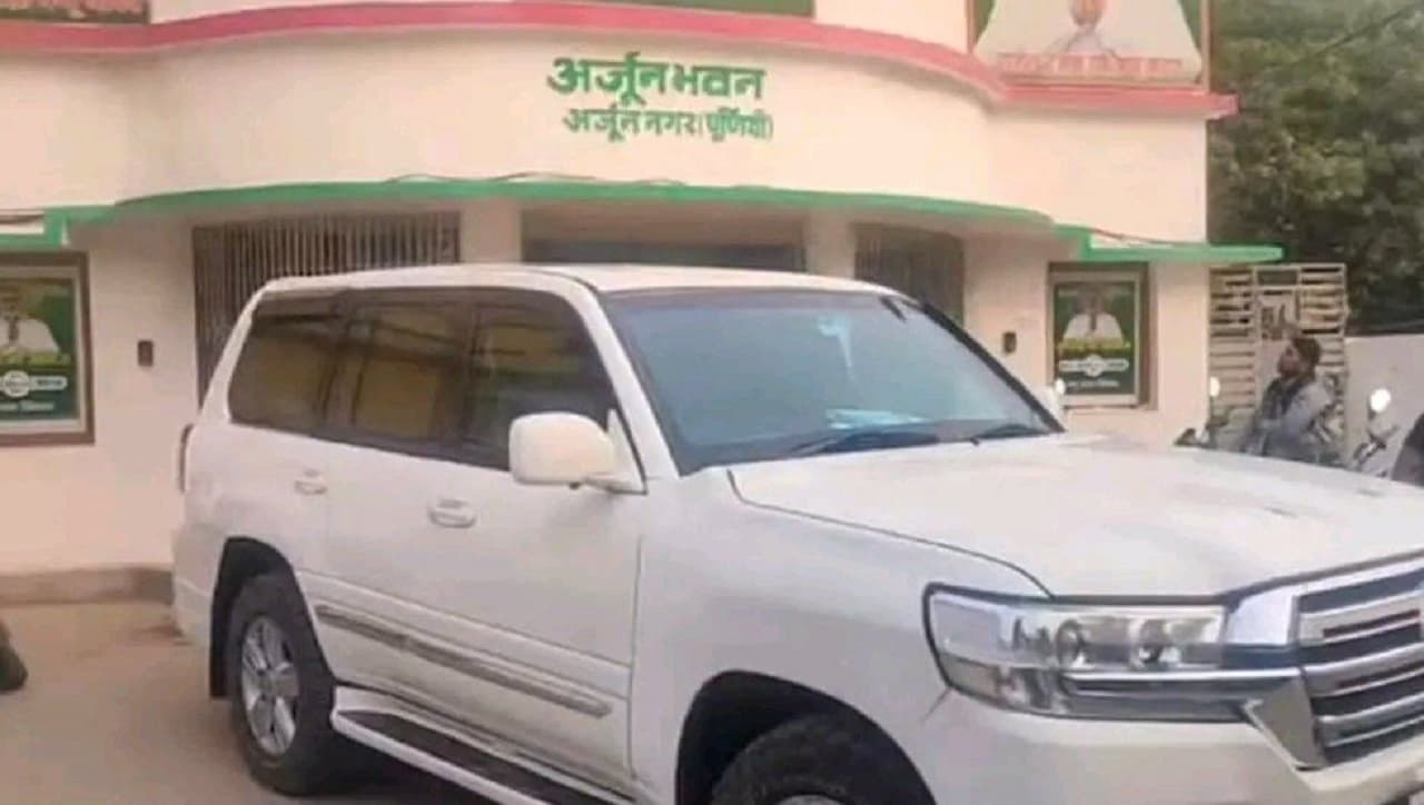 Purnea: विश्नोई गैंग की धमकी के बाद पप्पू यादव ने मंगाई लैंड क्रूजर, रॉकेट लांचर का हमला भी होगा बेअसर