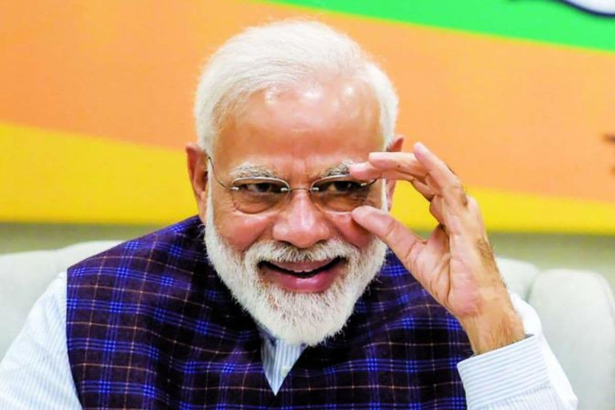 PM मोदी की तीन योजनाओं के भरोसे चल रहा इनायत हुसैन का परिवार, आयुष्मान कार्ड ने बचाई पत्नी की जान