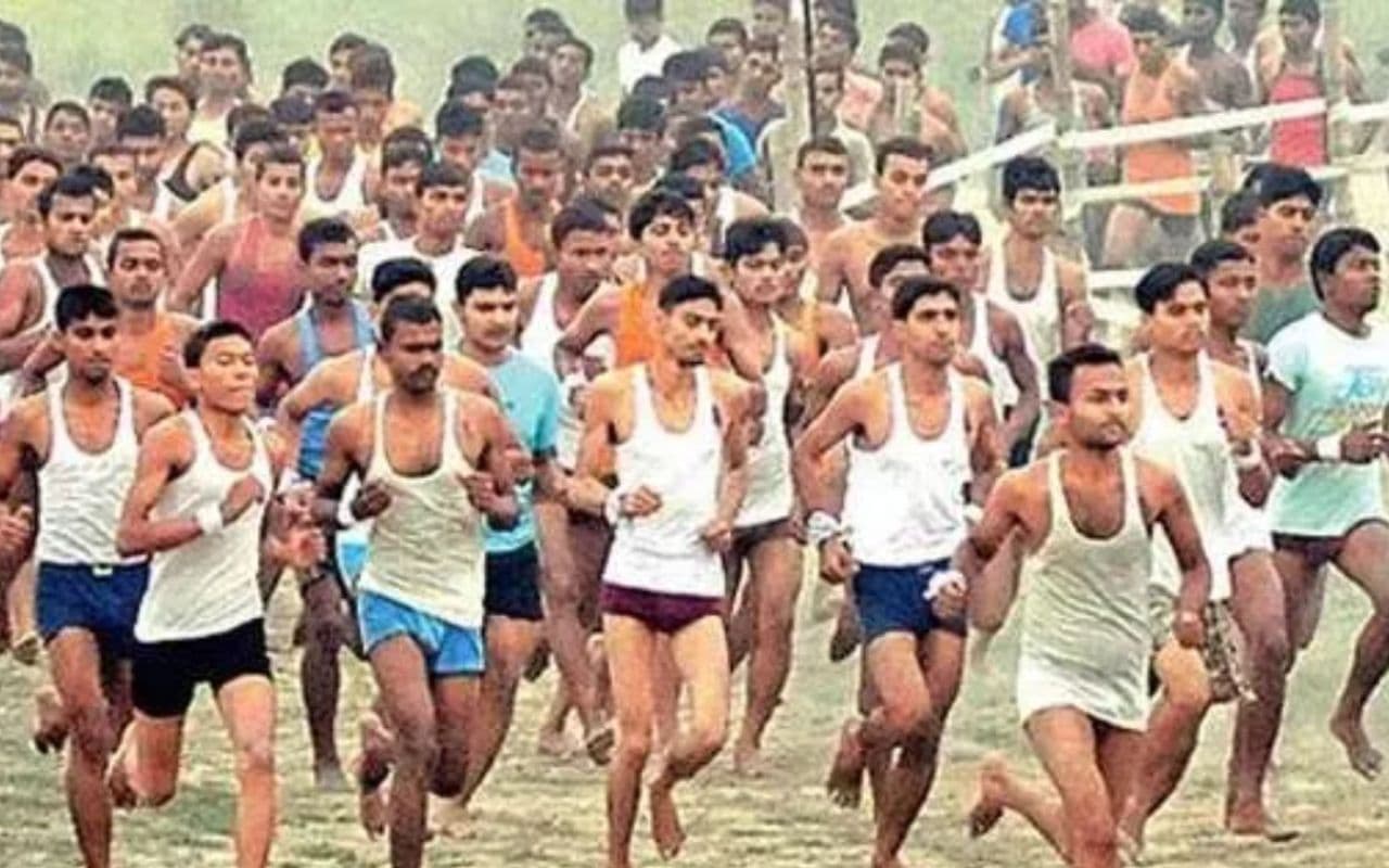 Agniveer: दानापुर में अग्निवीर बनने के लिए महिला अभ्यार्थियों ने दौड़ा, जानें फिजिकल टेस्ट में कितने हुए सेलेक्ट